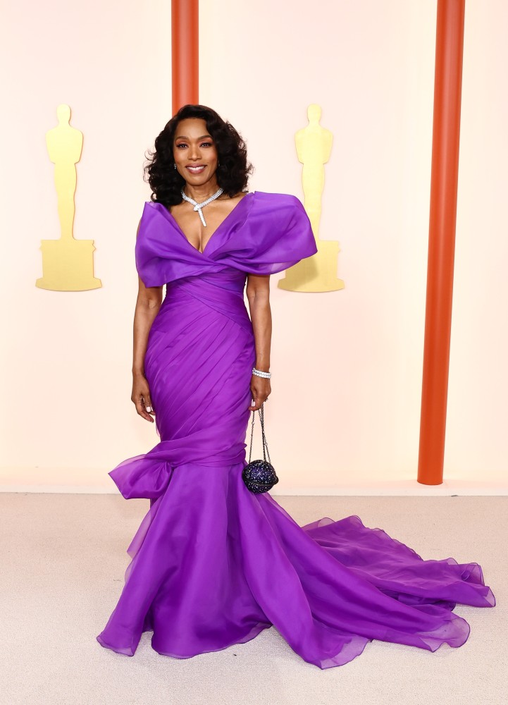 penampilan artis pakai perhiasan bvlgari di oscar 2023