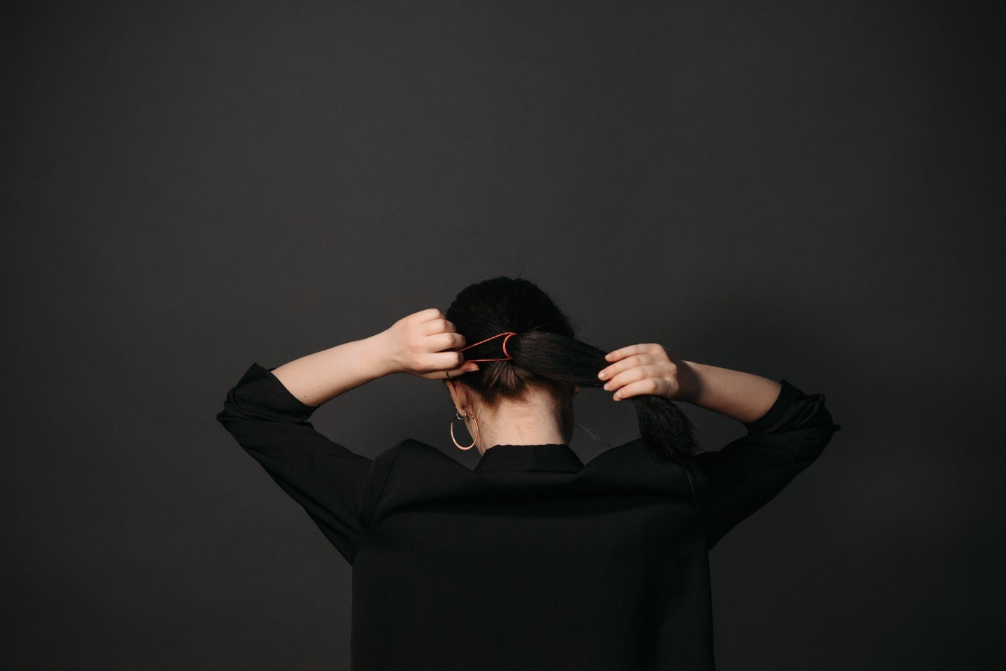 kebiasaan yang bisa bikin rambut rontok