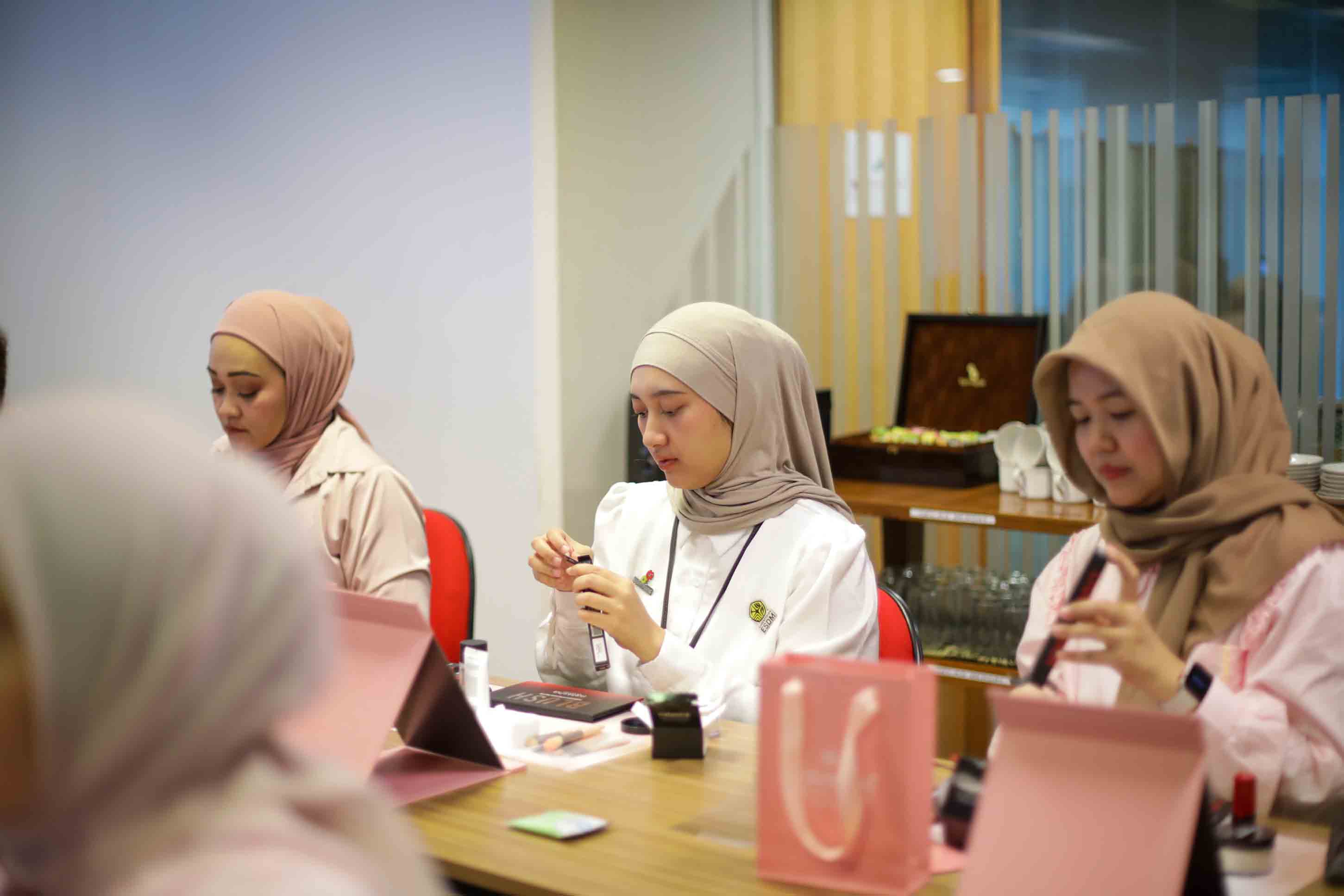 reset hour by her world indonesia, natasha skin clinic