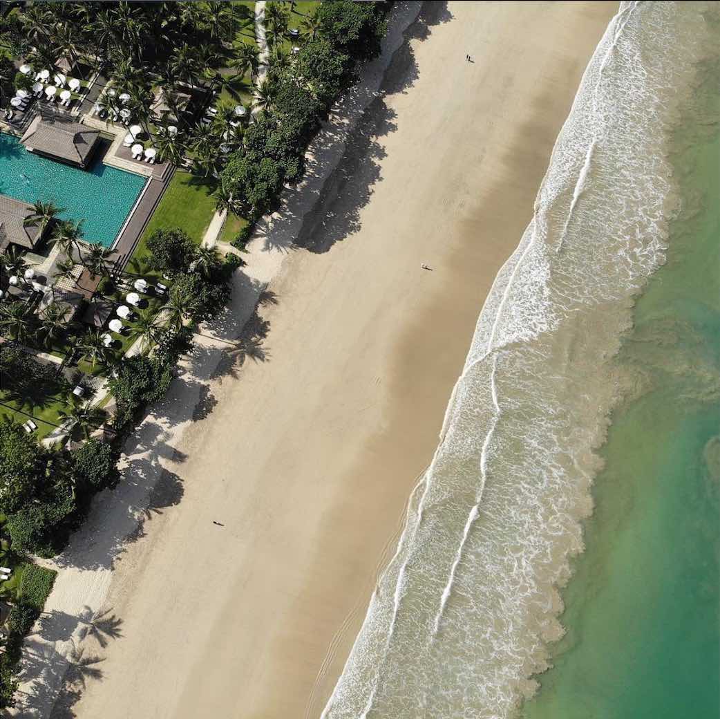 hamparan pasir putih yang mengelilingi InterContinental Bali Resort