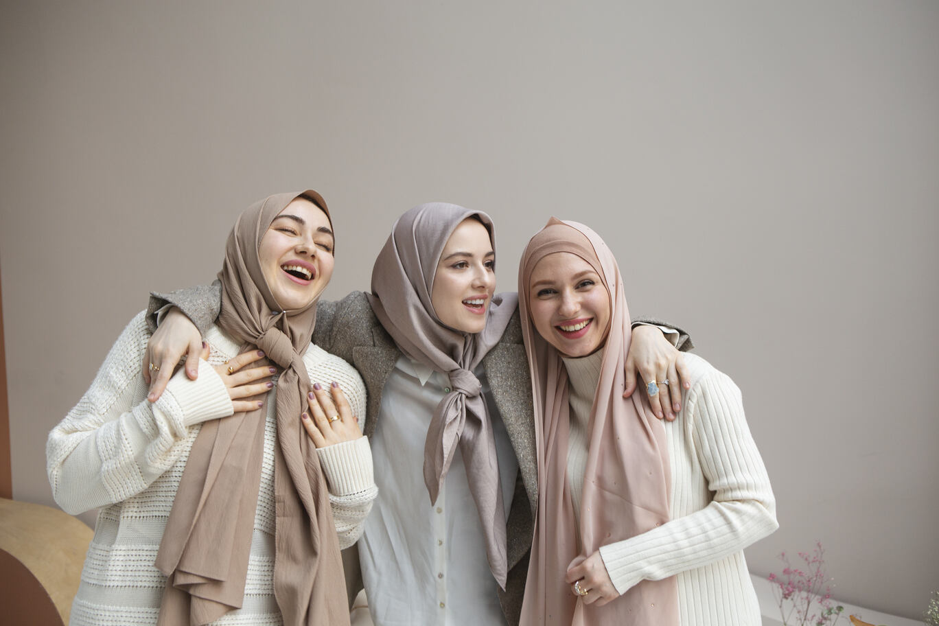 3 Kebiasaan Buruk Memakai Hijab yang Dapat Merusak Rambut