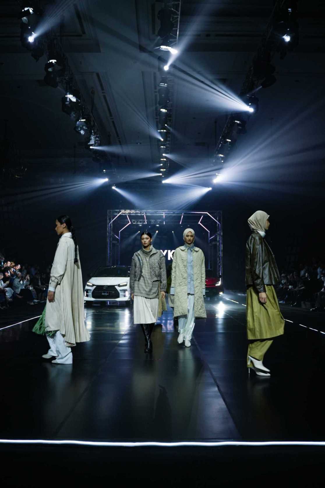 Gaya Urban Aesthetic oleh IKYK, Wilsen Willim, Rinda Salmun, dan AMOTSYAMSURIMUDA di Jakarta Auto Runway 2023, Ragam Gaya Urban Aesthetic Melalui Empat Brand Ternama di Jakarta Auto Runway 2023