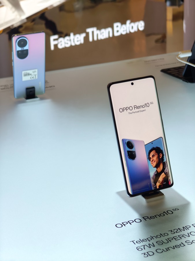 OPPO Reno10 Series 5G Pop-Up Event di Tunjungan Plaza Surabaya