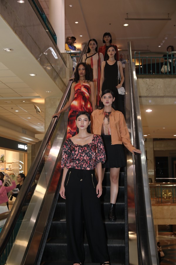 dkny buka gerai di plaza senayan jakarta
