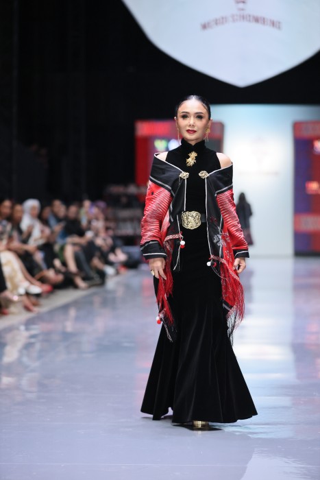 Fashion Show Merdi Sihombing di Penutupan Pameran 