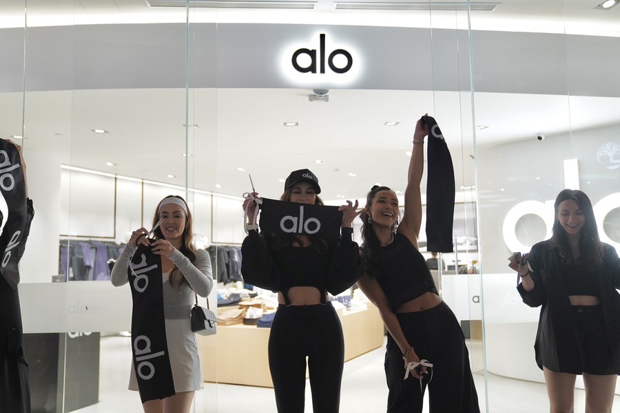 Alo Yoga, yoga, sportswear, wellness