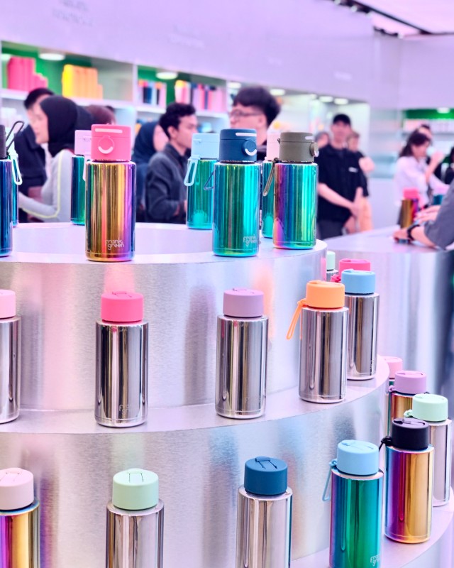 Intip Peluncuran Koleksi Chrome Tumbler frank green