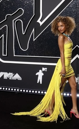 Tyla, water, make me sweat, fashion, gaya busana, fashion style, Y2K, style, Y2K style, outfits