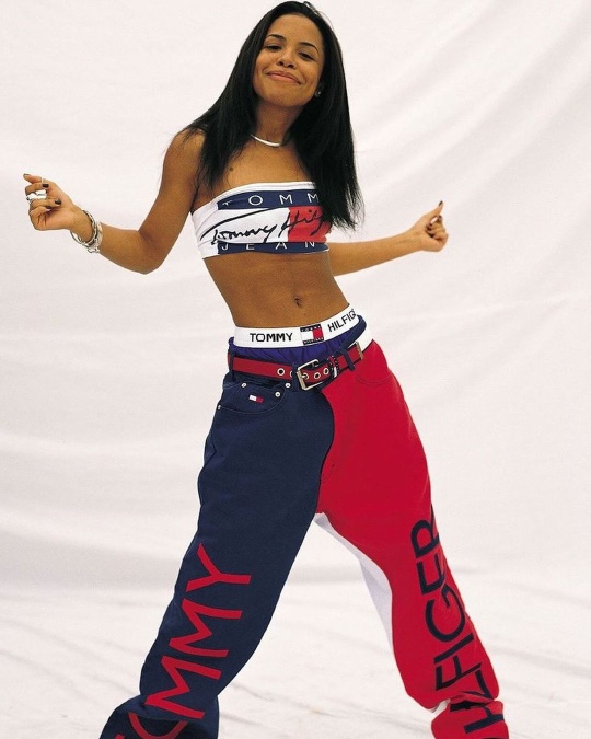 Aaliyah, trupy again, one in a million, 90s, fashion, fashion style, R&B, gaya busana, 90s style