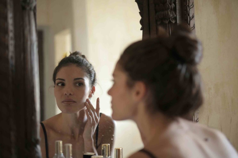 skincare, kandungan skincare, kandungan skincare yang tidak boleh dipakai secara bersamaan, bahan skincare, retinol, spf, aha, bha, niacinamide, vitamin