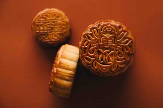 kue yang wajib ada saat Chinese New Year, Chinese New Year, kue, cake, mini cakes, mooncake, ang ku kueh