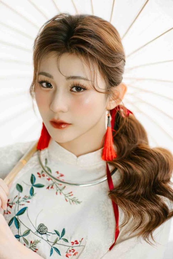 inspirasi rambut yang cocok untuk Chinese New Year, inspirasi rambut, Chinese New Year, braid hair, hair bun