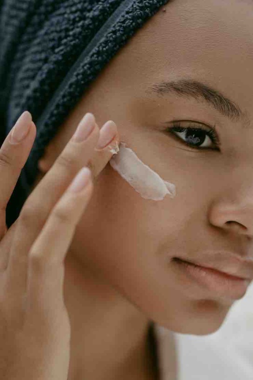 ciri moisturizer terbaik untuk kulit kombinasi, kulit kombinasi, moisturizer, kulit lembap, kulit halus