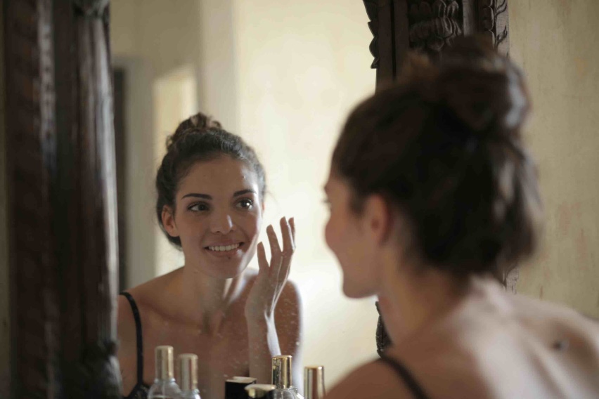 tips makeup tahan lama untuk pesta di outdoor, makeup tahan lama, makeup