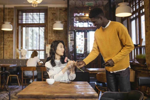 cara mencegah awkward saat first date, awkward sama pacar, first date, kencan pertama