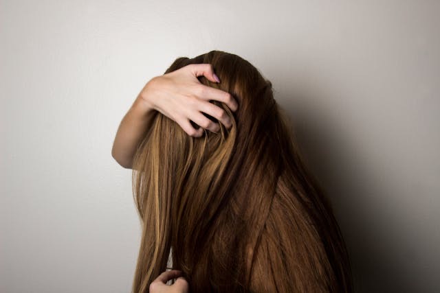 dampak mengikat rambut terlalu sering, ikat rambut, mengikat rambut, dampak mengikat rambut