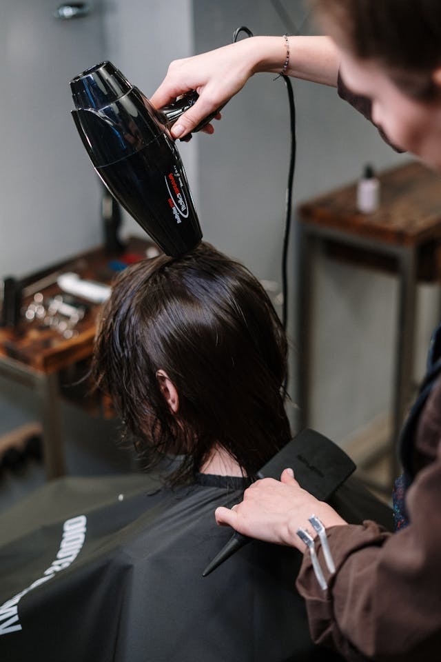 dampak sering menggunakan hair dryer, hair dryer, rambut rusak, rambut rusak akibat hair dryer