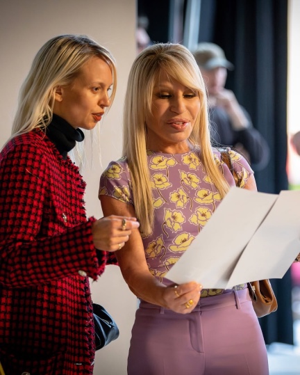 donatella versace mundur, donatella versace, versace, gianni versace