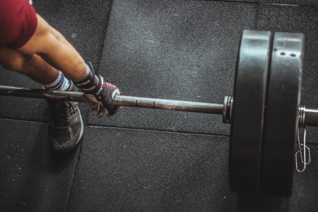 perlengkapan yang harus dibawa saat gym untuk pemula, gym, perlengkapan gym, yang dibawa saat gym, olahraga gym