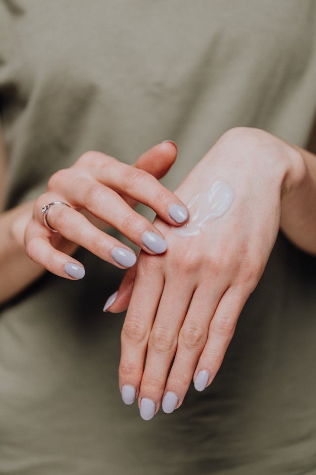 tips urutan skincare yang benar, skincare, eye cream, urutan skincare, cara pakai skincare yang benar