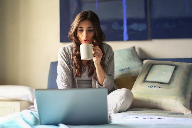 tips cegah kulit kering saat puasa akibat kurang cairan, kulit kering saat puasa, cara hidrasi kulit saat puasa, kulit kering