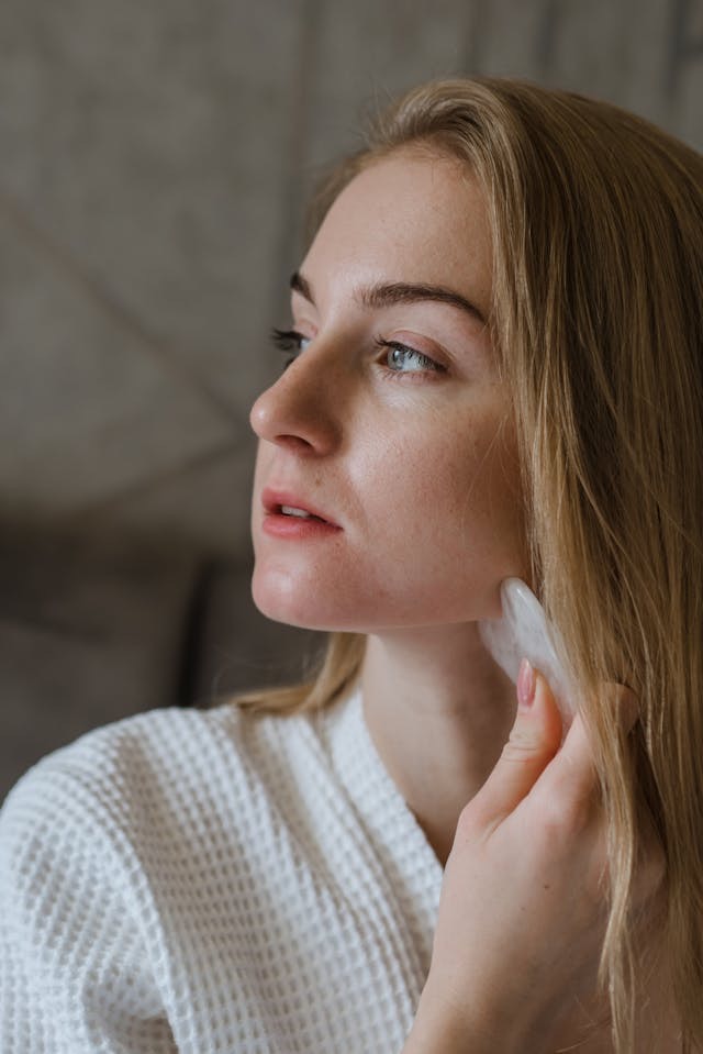 manfaat gua sha untuk wajah, gua sha, manfaat gua sha, gua sha untuk wajah, wajah sehat