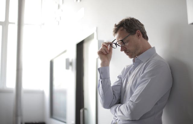 cara hilangkan anxiety berlebihan di kantor, anxiety, cara hilangkan kecemasan, kecemasan saat kerja