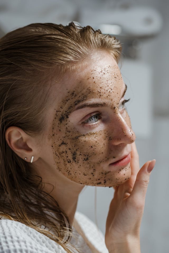 tips eksfoliasi yang mudah dilakukan di rumah, eksfoliasi, tips eksfoliasi yang bisa dilakukan dengan mudah, scrub