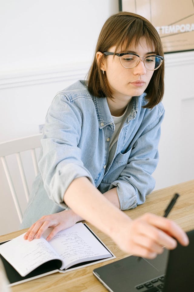tips agar tidak menunda-nunda pekerjaan di kantor, malas kerja, tips agar tidak malas bekerja, pekerjaan, menunda pekerjaan