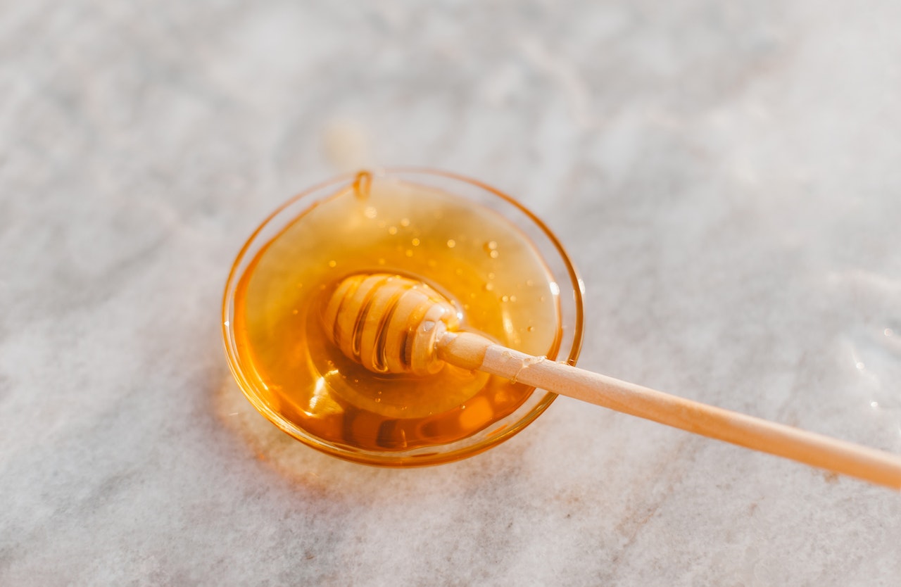 kandungan yang baik untuk kulit berjerawat, madu