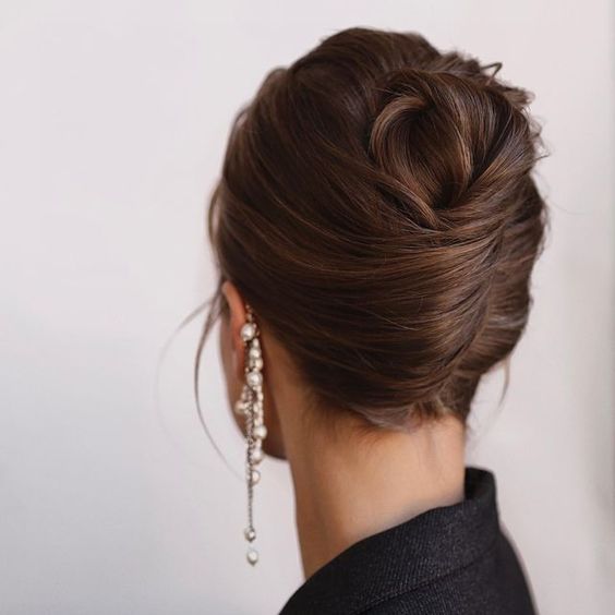 5 Gaya Ikat Rambut Yang Cocok Untuk Ke Kantor
