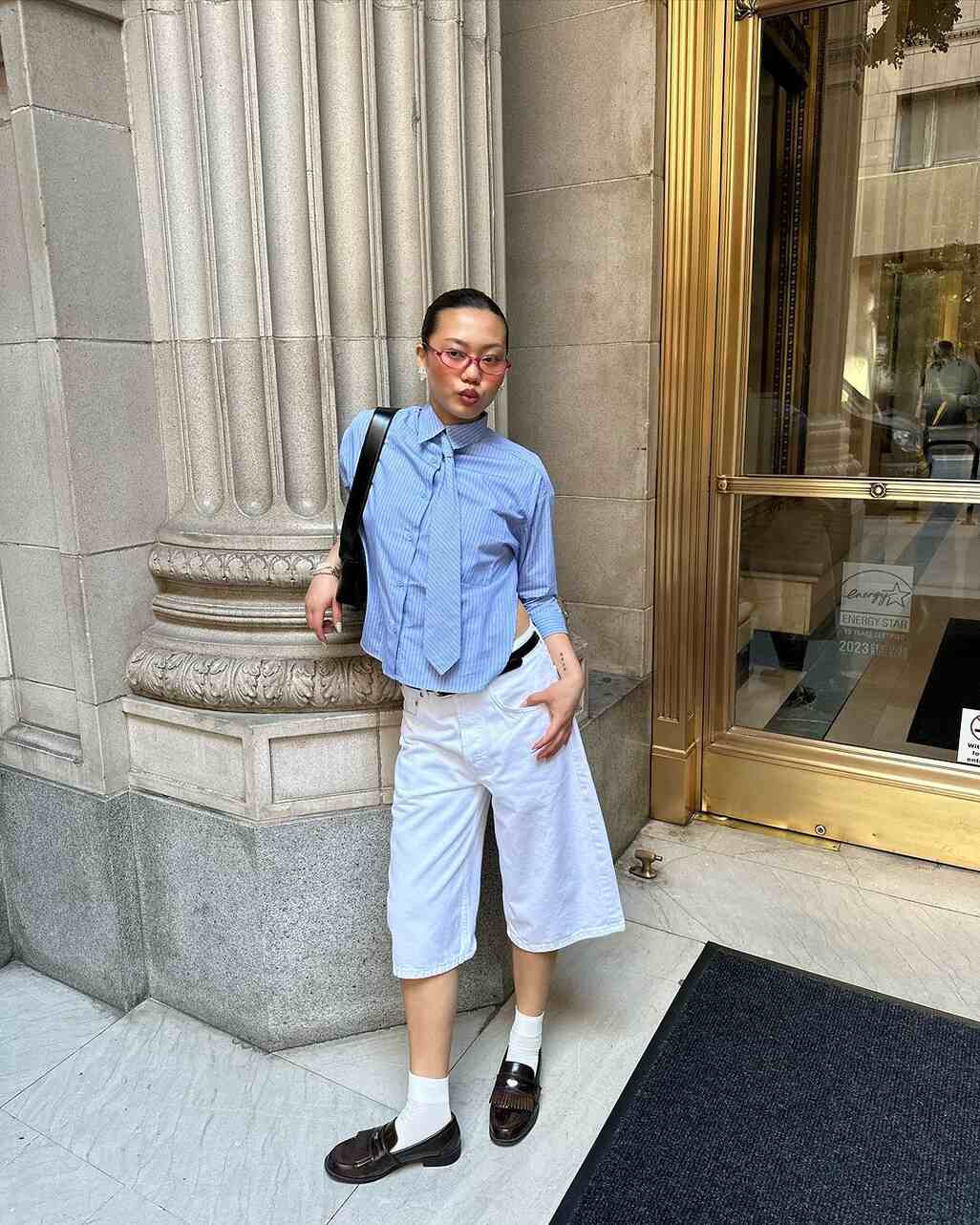 3 Cara Styling Jorts Agar Semakin Menarik, More Trendy!