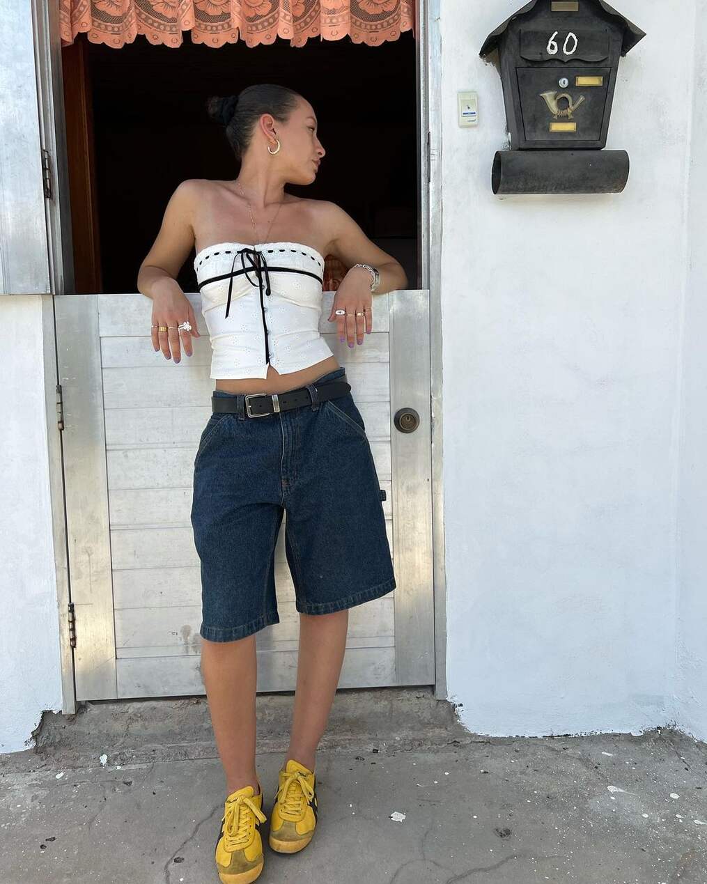 3 Cara Styling Jorts Agar Semakin Menarik, More Trendy!