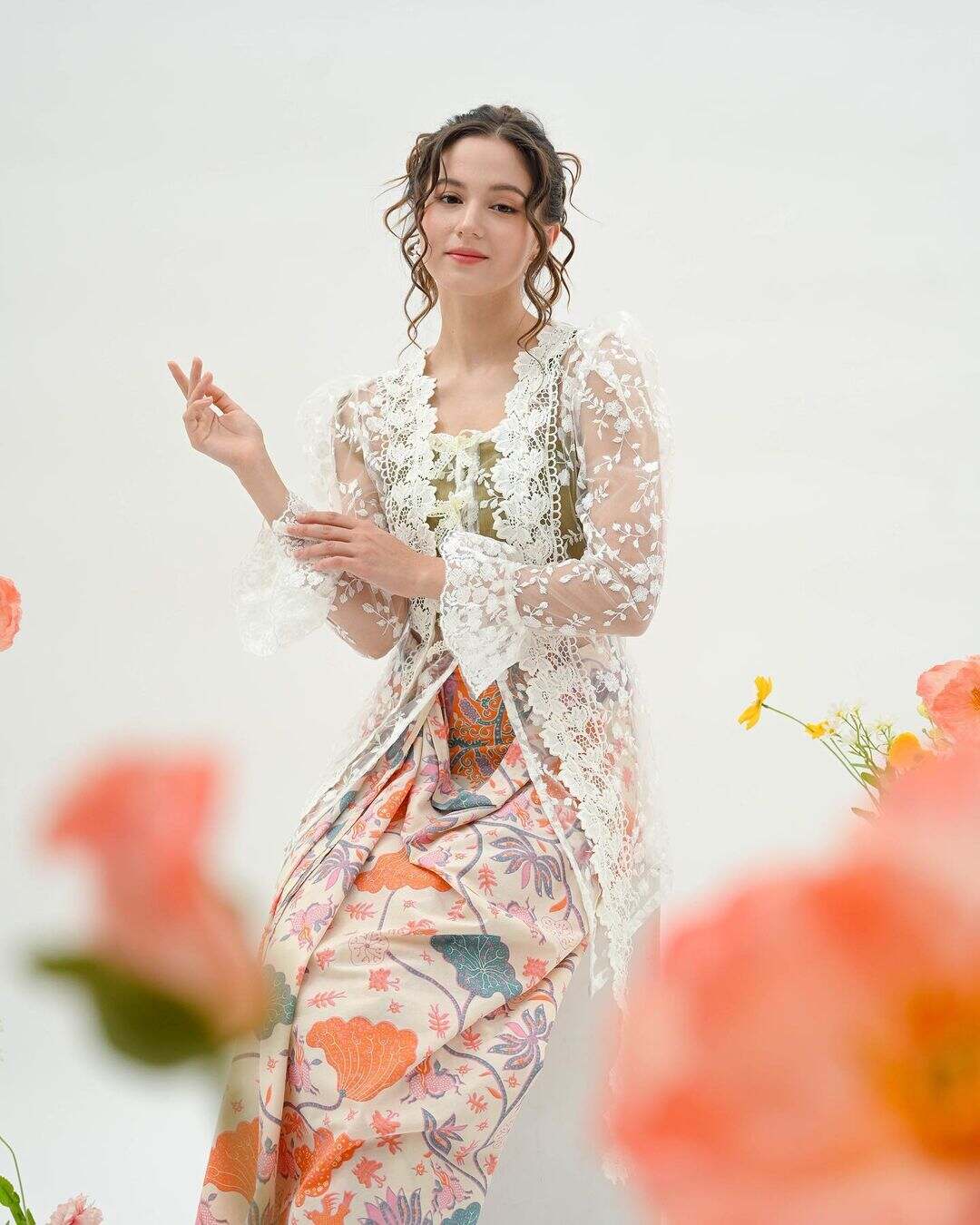 Tampil Memesona dengan 5 Rekomendasi Kebaya Modern Ini!