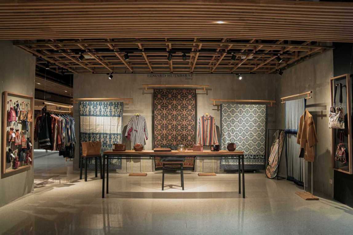 Sarinah membuat konsep baru yaitu speciality store dan kolaborasi bersama desainer ternama, Edward Hutabarat, Sarinah ingin memberikan konsep baru untuk Panggung Karya Indonesia