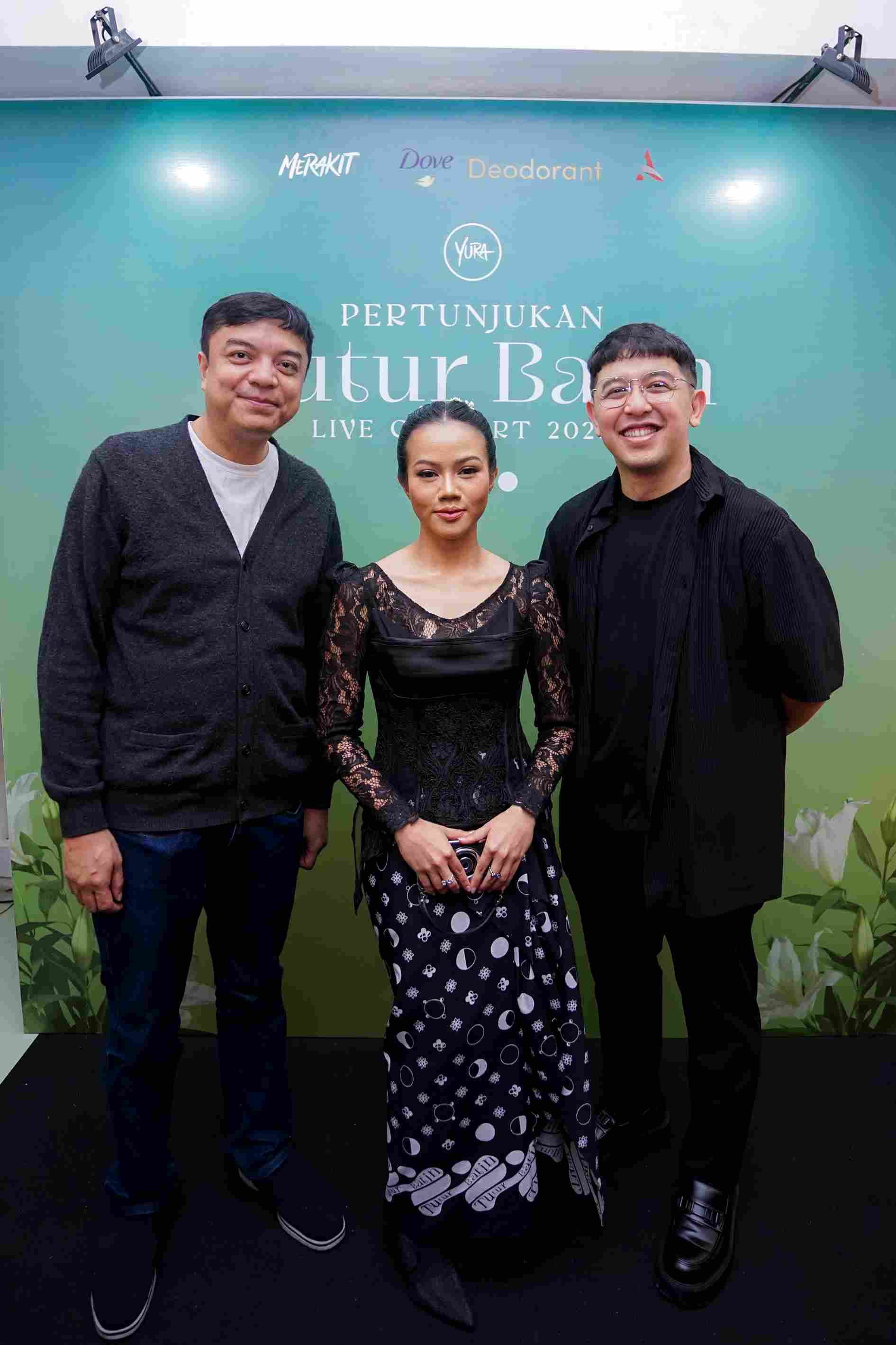 Yura Yunita. Donne Maula. Ari Renaldi. Pertunjukan tutur batin. Konser yura yunita. Tutur batin. Yura Yunita Live Concert 2023.