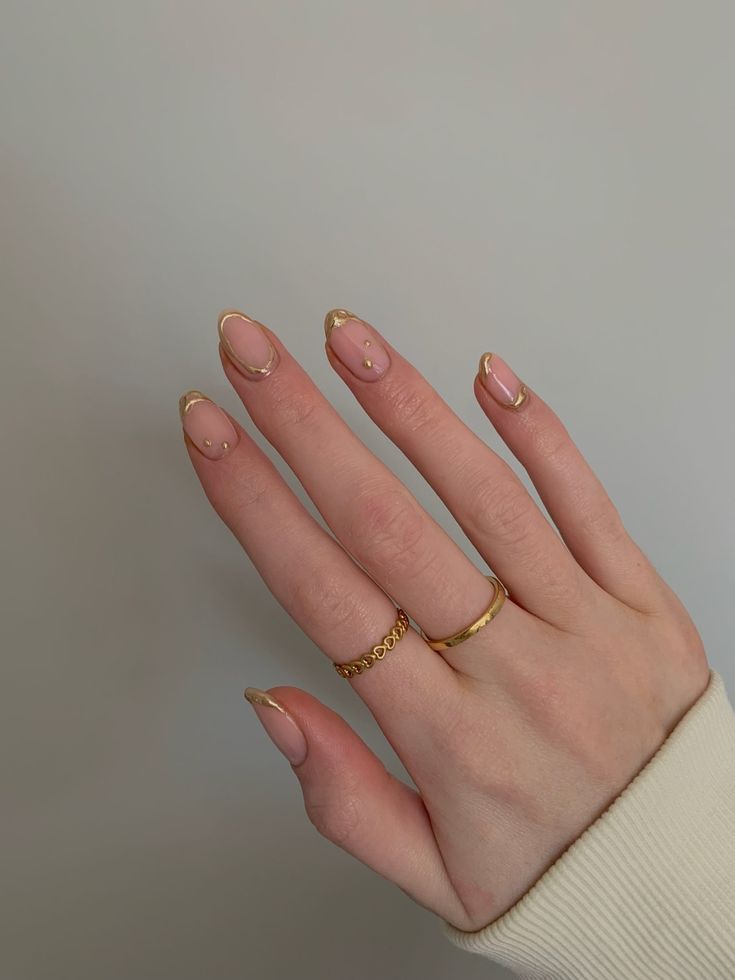 Timeless, 5 Ide Nail Art Elegan Yang Selalu Memukau!