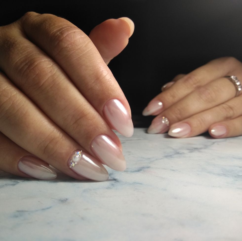 Timeless, 5 Ide Nail Art Elegan Yang Selalu Memukau!