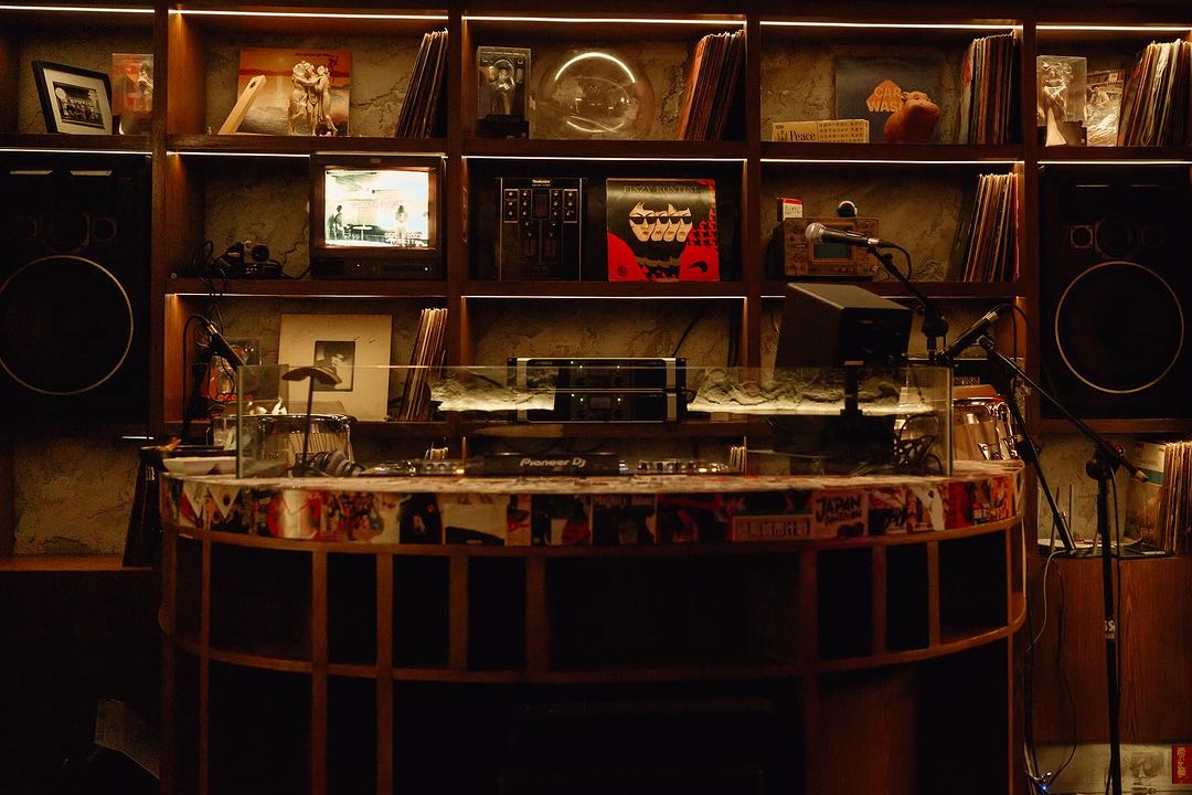 Listening Bar: Kenyamanan Menikmati Musik