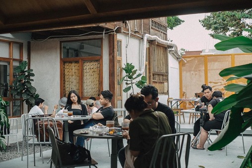 Listening Bar: Kenyamanan Menikmati Musik