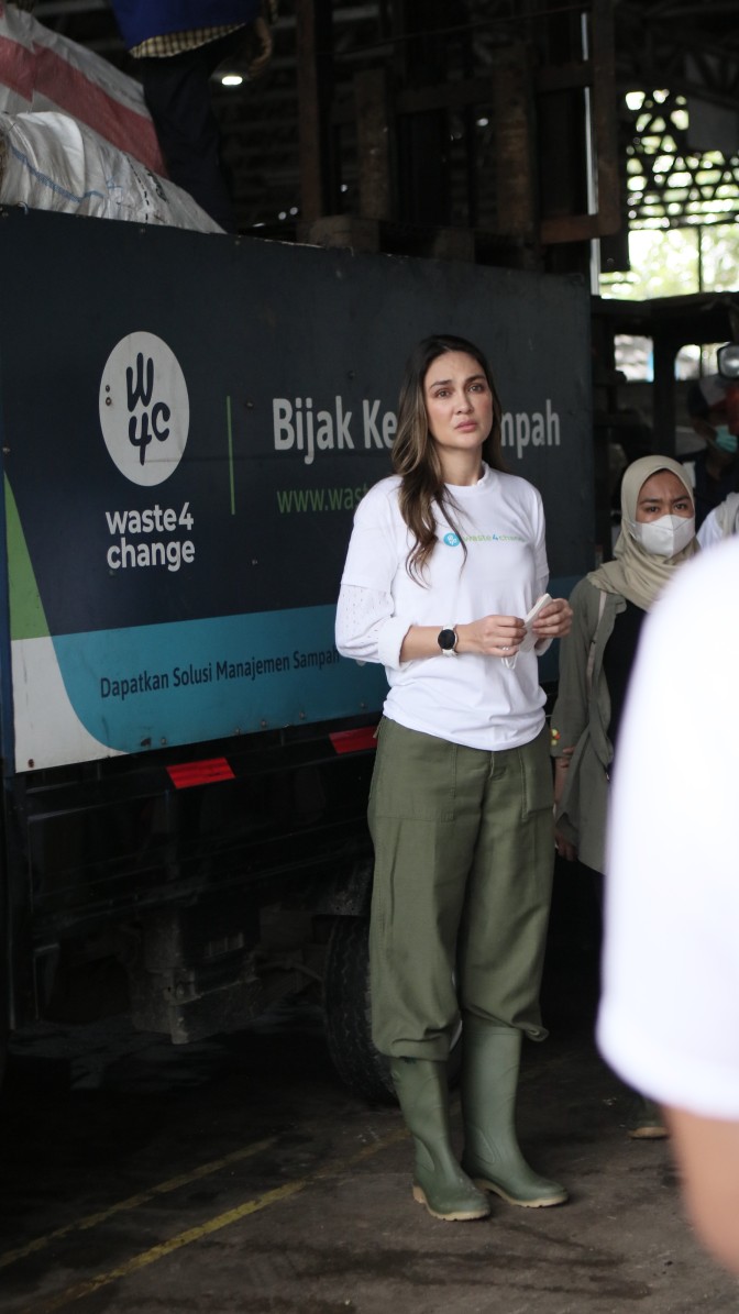 luna maya investor waste4change