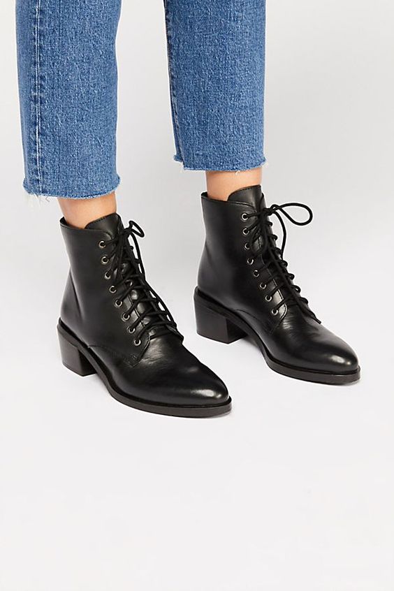 Nyaman Dipakai, 5 Rekomendasi Sepatu Boots Wanita