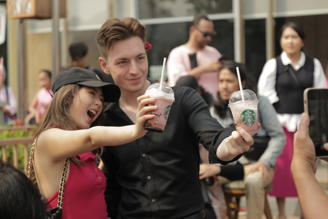 Kolaborasi Starbucks bersama BLACKPINK menyambut musim panas.