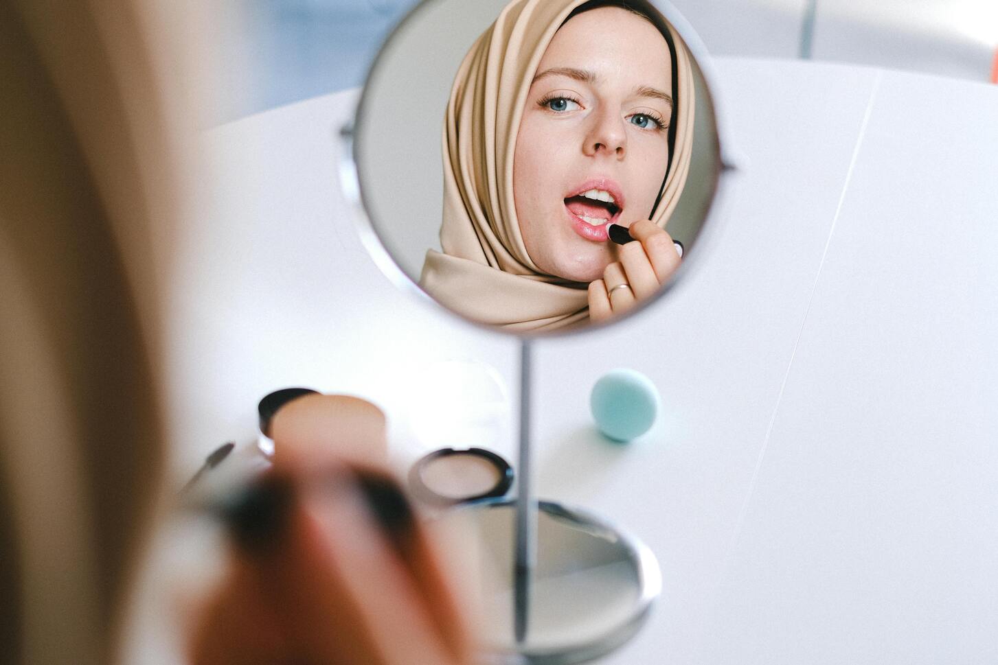5 Warna Lipstik Ini Cocok Untuk Kulit Kuning Langsat