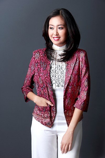 Model Blazer Batik untuk Wanita Gemuk