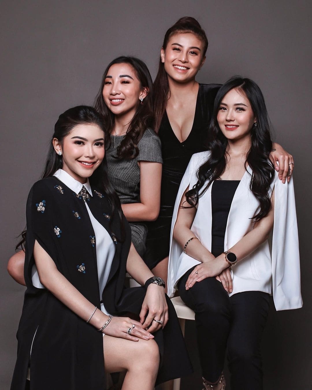 Model blazer wanita