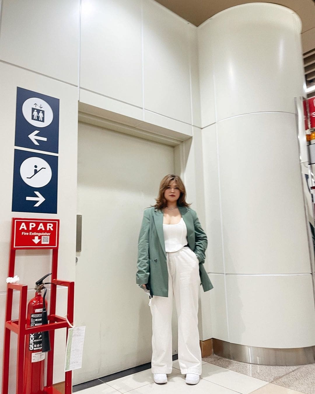 Model blazer wanita