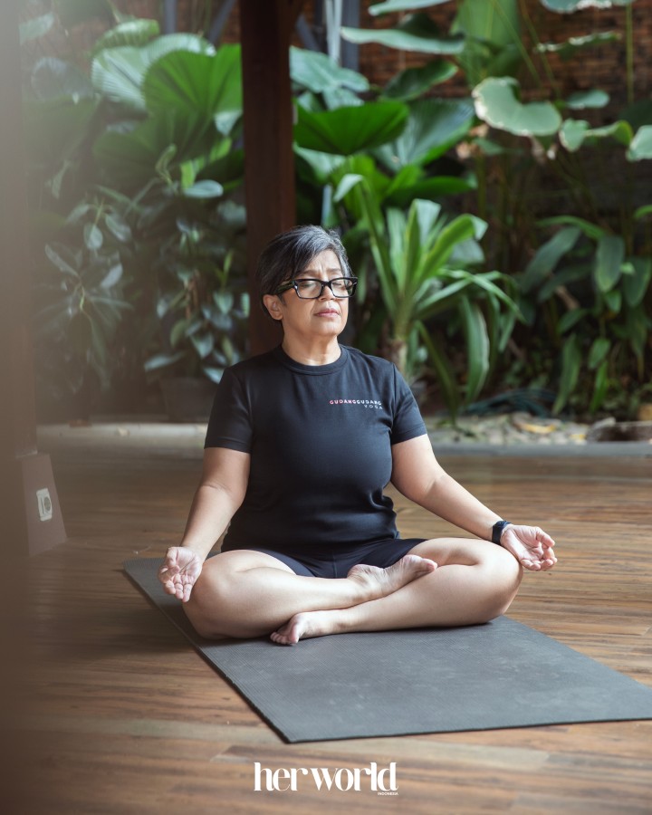 mona jahja, gudang gudang, yoga