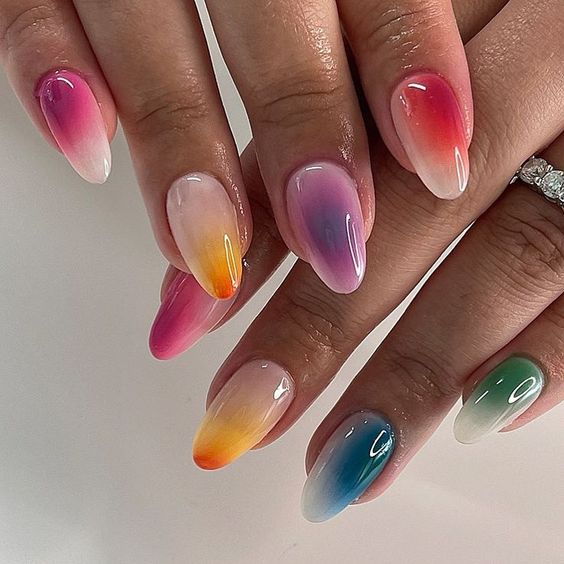 Ide Nail Art Untuk Meriahkan 2024