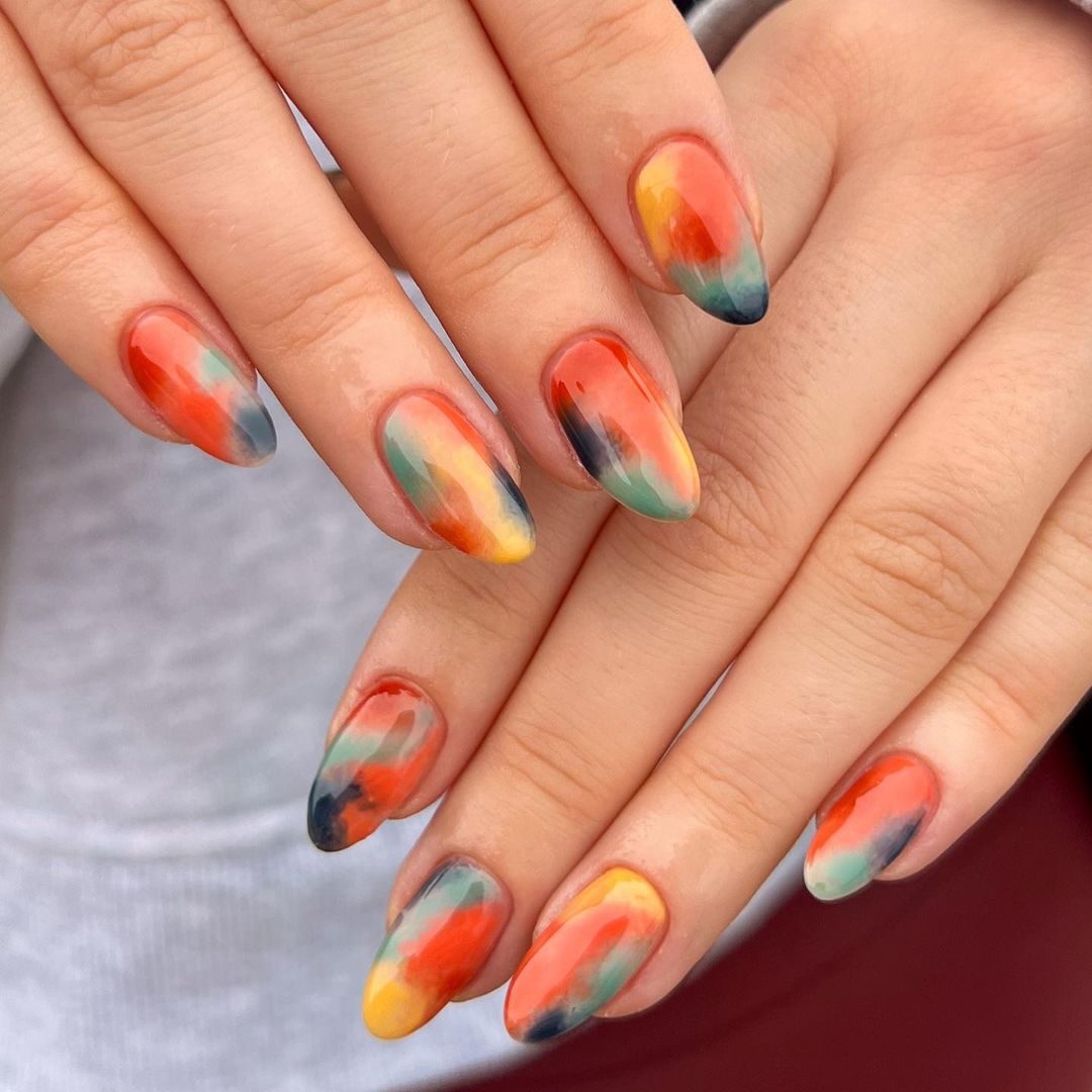 Ide Nail Art Untuk Meriahkan 2024